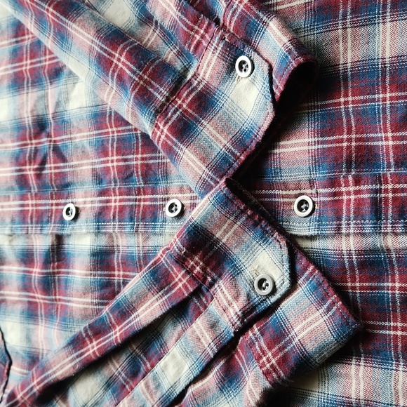 Wrangler Men's Plaid Button-Up Shirt Size Large - Picture 5 of 9